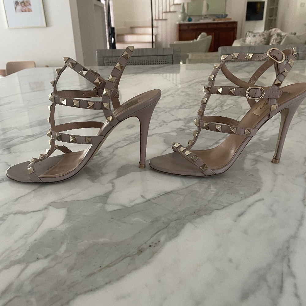 Valentino - Picture 2 of 6